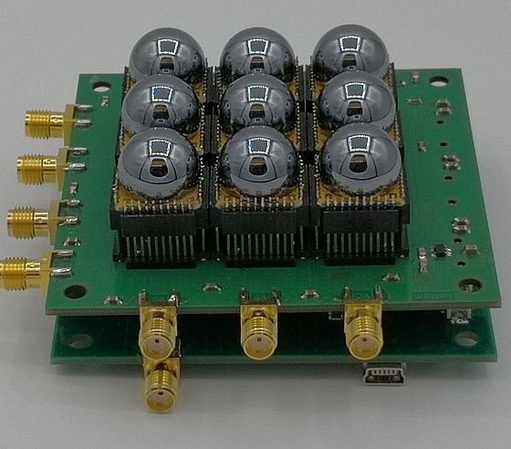 [Translate to English:] Terahertz Lichtfeld Kamera Prototyp Seitenansicht